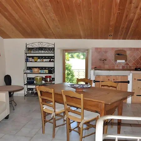 2 Avec Piscine Privative 度假居 *